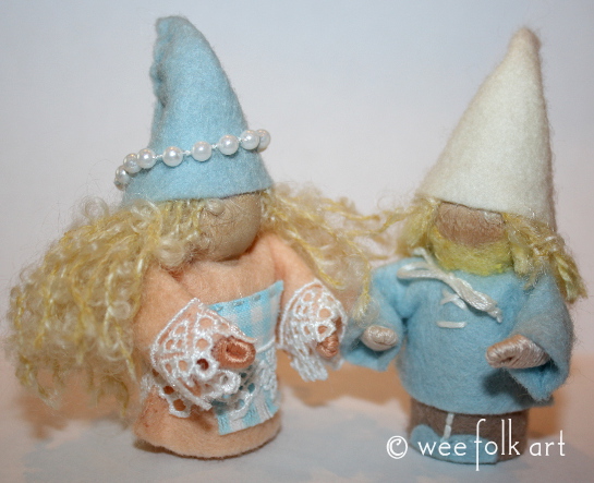 seaside gnomes pair 545wm