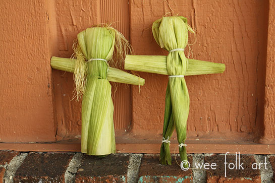 making corn husk dolls