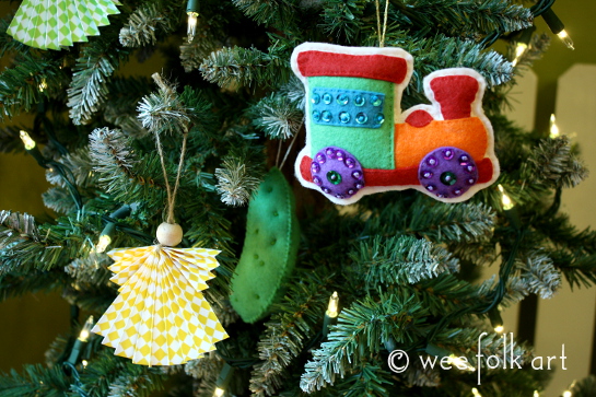 felt pickle ornament - hidden 545wm
