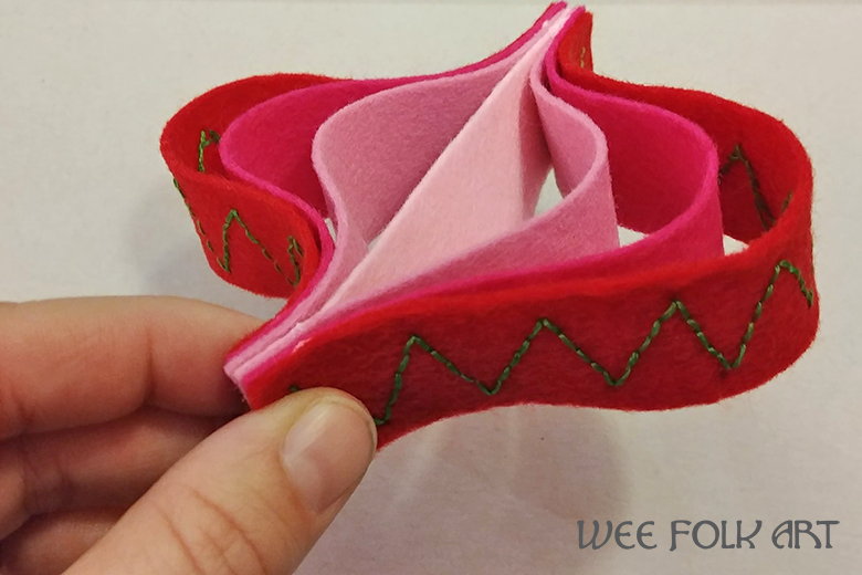 Paper Strip Inspired Felt Ornaments tutorial