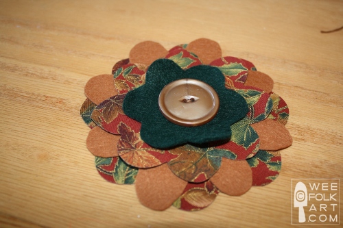 autumn gift wrap making the flower bow